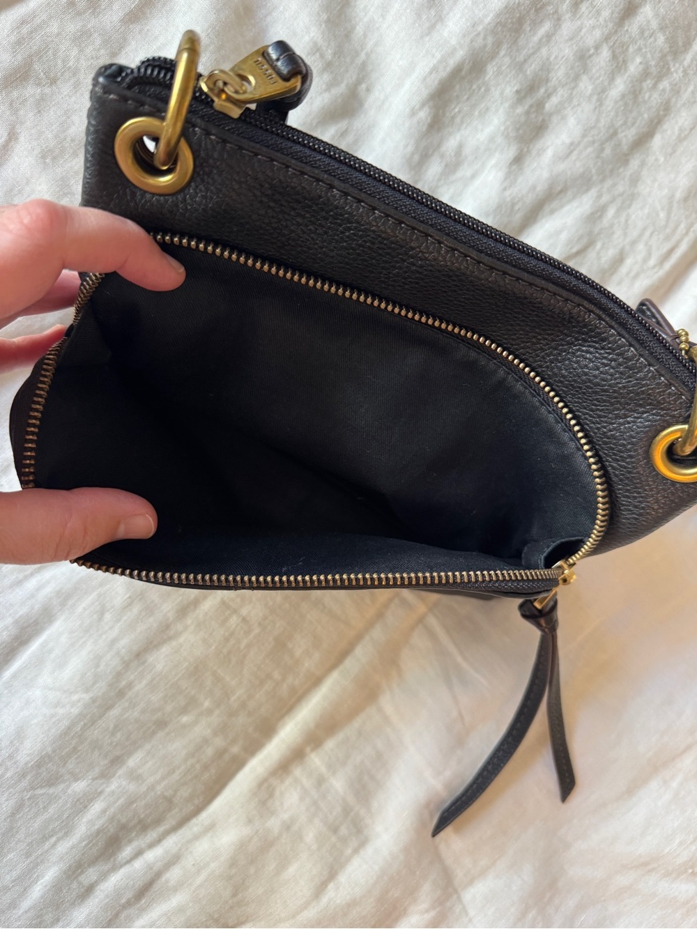 Fossil Black Pebbled Leather Crossbody Bag with Gold Hardware - Picture 4 of 7